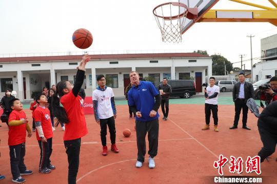如何调整分卫的心理状态以应对比赛压力_1